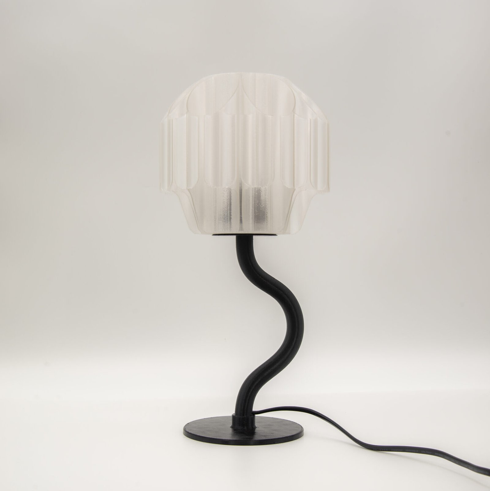 Brisa & Sprout 仿生造型桌燈 S型曲線底座與花苞燈罩 植感居家設計