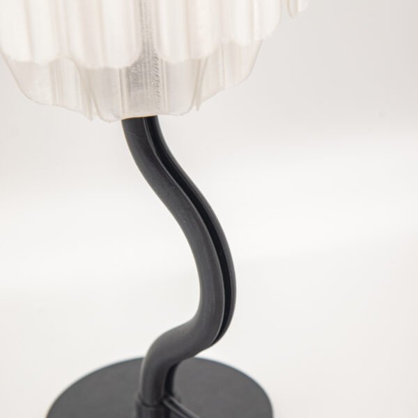 Brisa & Sprout 仿生造型桌燈 S型曲線底座與花苞燈罩 植感居家設計