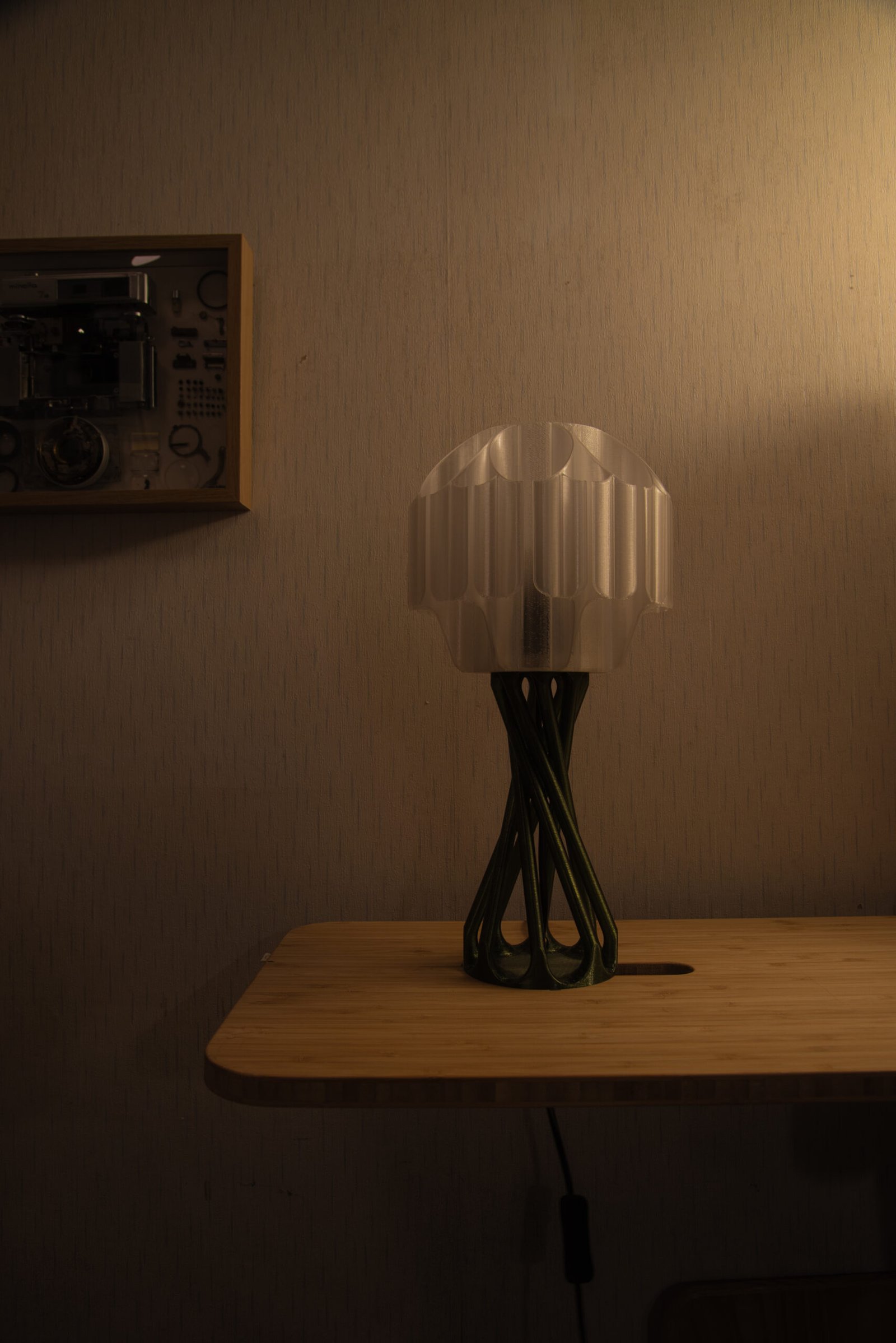 SammmLink Brisa x Twirl 桌燈 - 透綠色款 SammmLink Twirl 透綠色燈座 關燈外觀細節 3D列印模組化桌燈