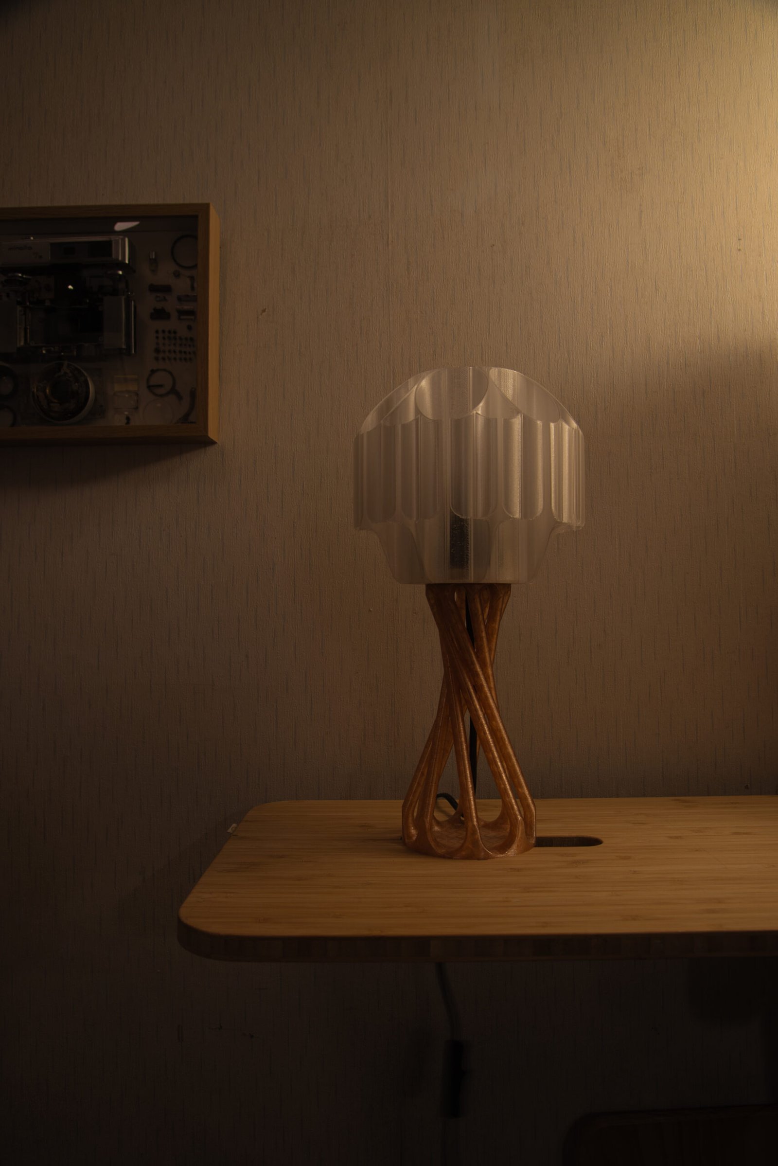 SammmLink Brisa x Twirl 桌燈 - 茶色款 SammmLink Twirl 茶色燈座 關燈外觀細節 3D列印模組化桌燈