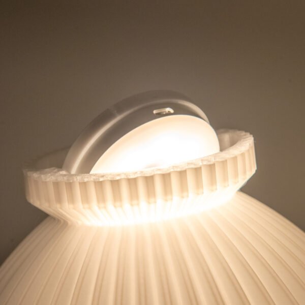 Perch 棲木燈罩內的無線觸控 LED 燈